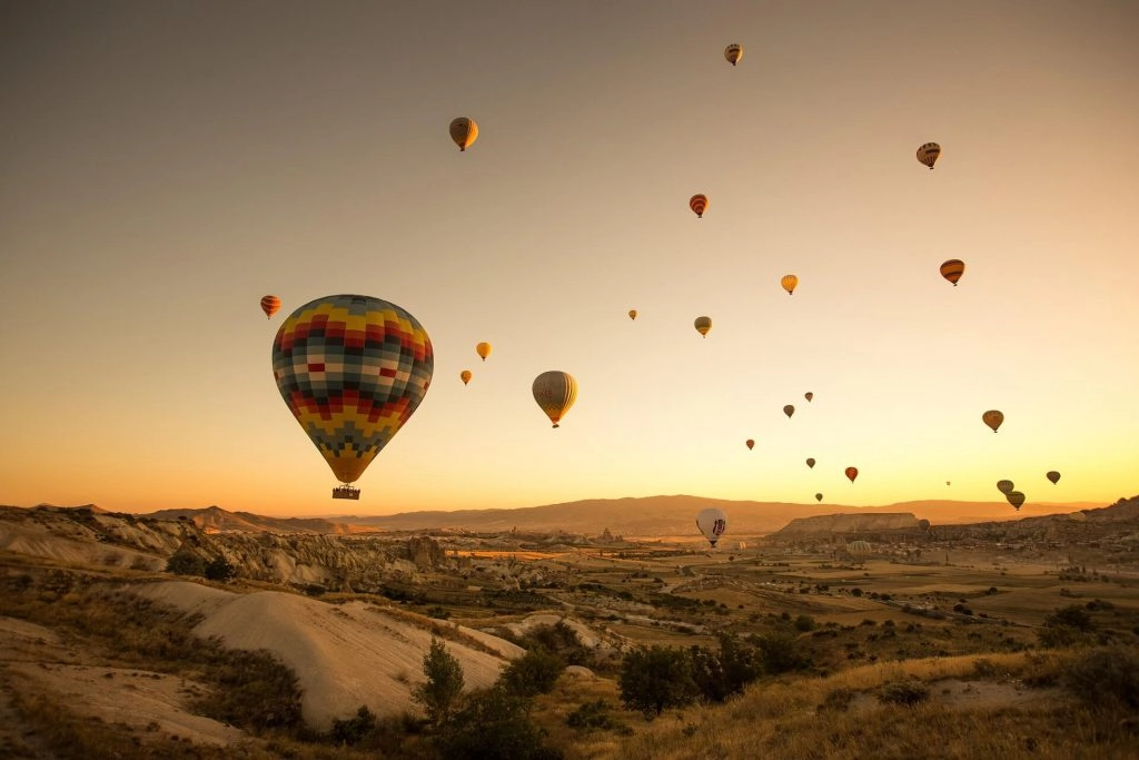 set-colored-balloons-flying-ground-cappadocia-turkey-1-1024x683